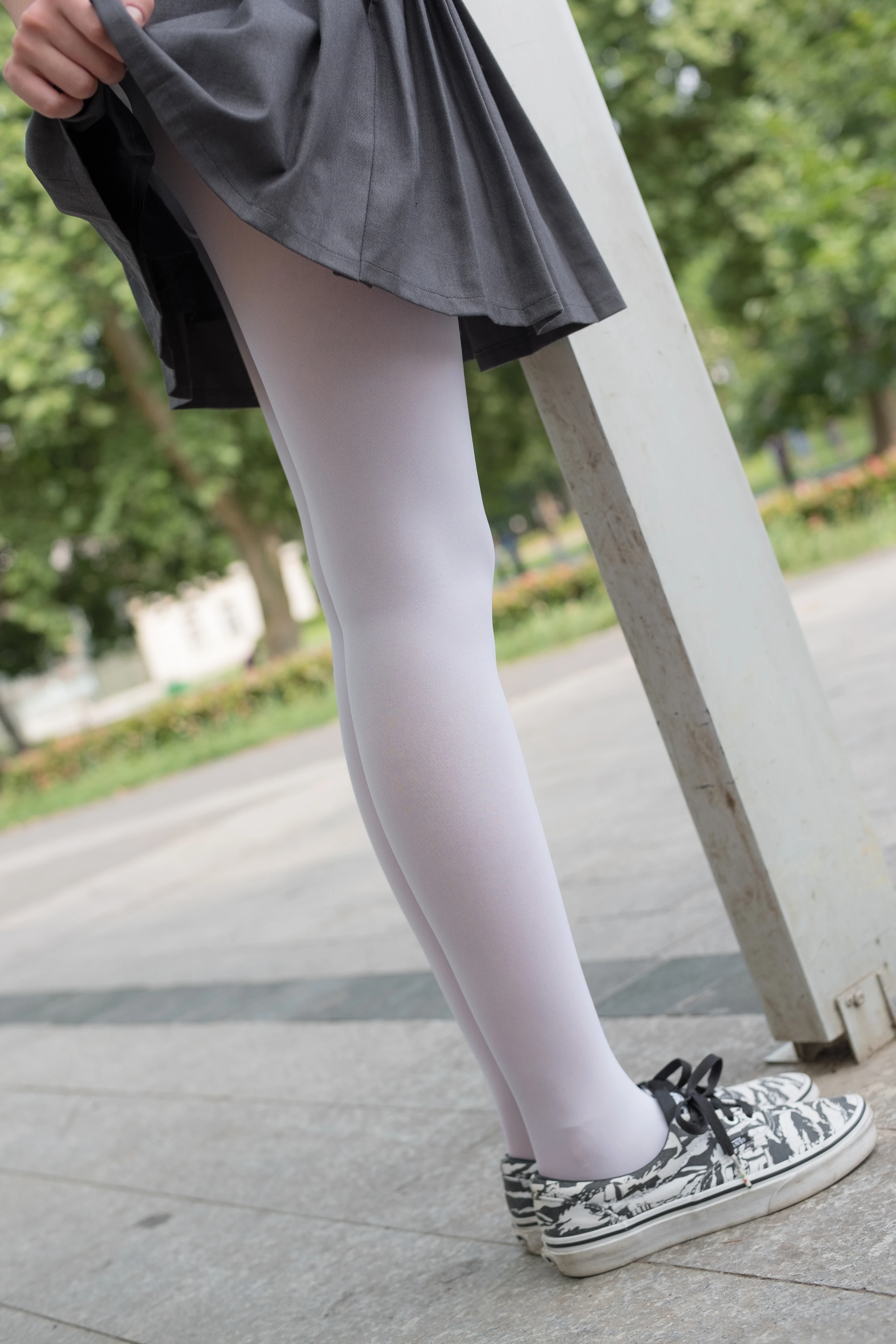 森萝财团 [R15-014] 白丝妹妹游园 [99P]插图1